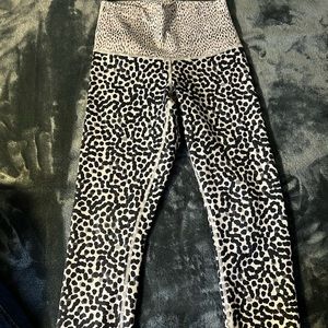 Lululemon polka dot crops